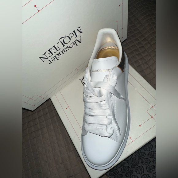 Alexander McQueen Larry sneaker
White/gold
42E
New - Picture 2 of 5